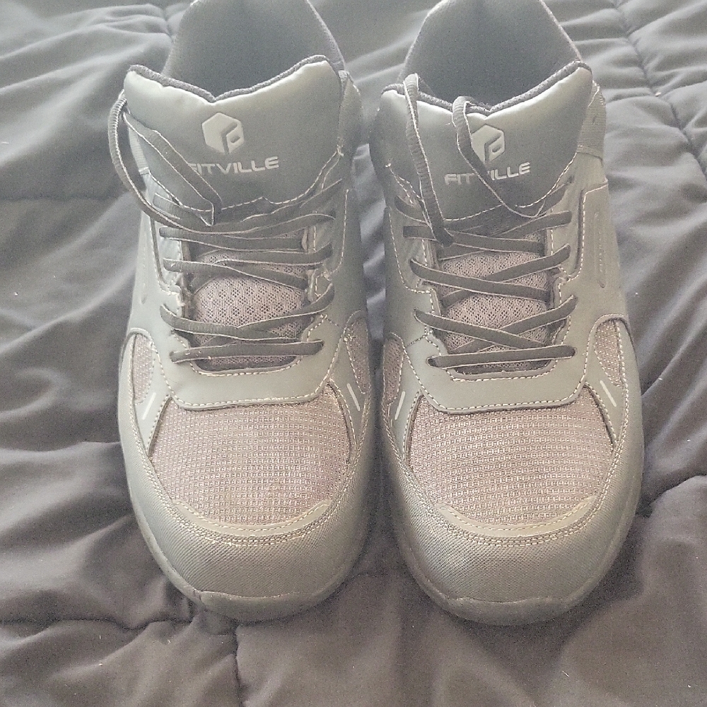 Fitville Steel Toe Wide Fit Slip-Proof Work Sneakers.